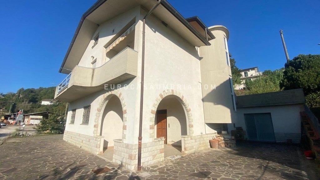 1-1 Villa Indipendente su Tre Livelli a San Leo Bastia (Città di Castello)- Un'Opportunità Esclusiva